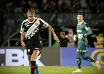 Pedrinho afirma ter grande confiança no defensor João Victor.