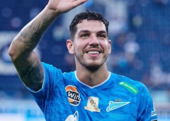 Vasco demonstra interesse na contratação do zagueiro Yerry Mina, que atua pelo Cagliari, na Itália.