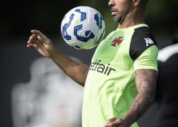 Vasco compartilha imagens do treinamento desta sexta-feira no CT Moacyr Barbosa; confira