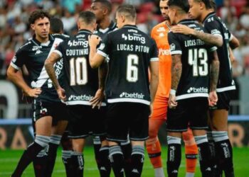 Desempenho do Vasco após 14 partidas no Brasileiro 2025 se assemelha bastante ao de 2024