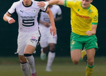 Andrés Gómez, cotado para o Vasco, brilha e conquista vitória do Rennes na partida de pré-temporada.