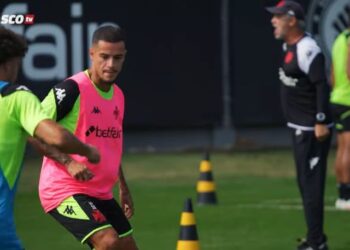 Fora do confronto com o Internacional, Philippe Coutinho se exercitou neste sábado; confira