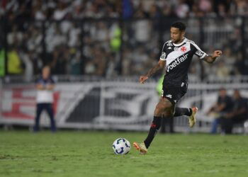 Revelado pelo Internacional, Jair almeja continuidade no Vasco, adversário deste domingo.