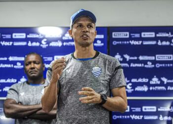 O CSA, adversário do Vasco na Copa do Brasil, considera a demissão do treinador Higo Magalhães.