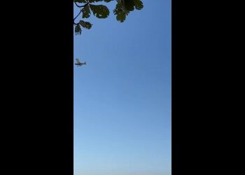 Avião passa sobre a orla do Rio carregando faixa ‘Fora Pedrinho, o pior da história’; assista ao vídeo