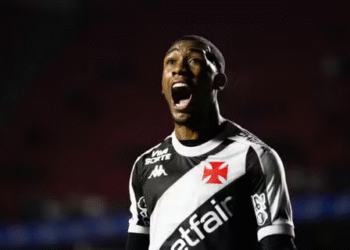 Rayan retorna a balançar as redes diante do Internacional, equipe que levou o primeiro gol do atleta em sua carreira profissional.