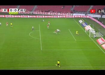 Rochet, arqueiro do Internacional, também retardou o jogo e escapou de cartão na partida contra o Vasco.