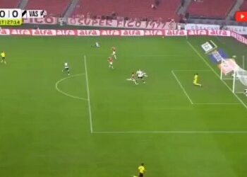 Árbitro Flávio Rodrigues de Souza ignorou a cera do goleiro do Inter