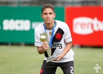 Atlético-MG apresenta oferta ao Vasco para empréstimo com possibilidade de compra de US$ 2 milhões pelo lateral Paulo Ricardo.