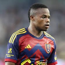 Vasco finaliza acordos salariais com Andrés Gómez e espera liberação do Rennes para efetivar a contratação