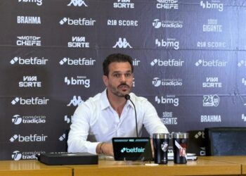 Com Admar Lopes na Europa, Vasco intensifica a procura por novos reforços.