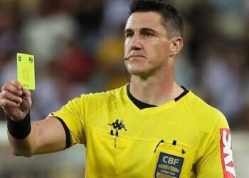 Rafael Klein, originário do RS, será o árbitro da partida CSA x Vasco; Emerson de Almeida Ferreira atuará como VAR.