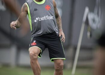 Philippe Coutinho esteve presente no treino desta segunda-feira.