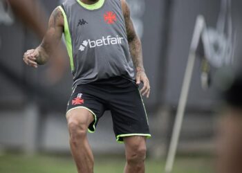 Vasco revela imagens do treinamento realizado nesta segunda-feira.