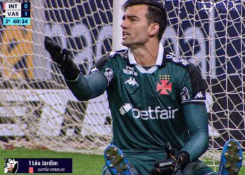 Vasco anuncia resultado de teste que aponta lesão em Léo Jardim.