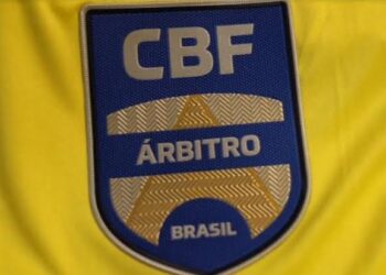 Comissão de arbitragem da CBF ‘validou’ a expulsão de Léo Jardim por 3 votos a 2, com 2 abstenções.