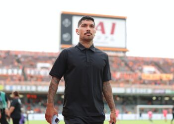 Coração do jogador Yuri Lara se divide entre a paixão pelo Vasco e o afeto pelo CSA; assista ao vídeo.