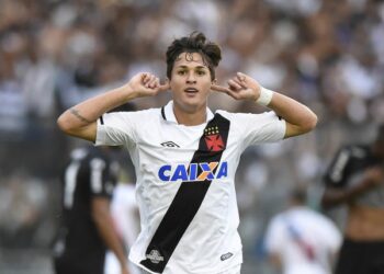 Atualmente na China, Mateus Vital revela ser vascaíno e expressa vontade de retornar ao Vasco; assista ao vídeo.