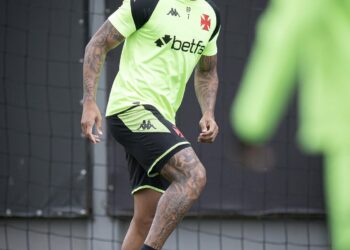 Vasco divulga imagens do treinamento realizado nesta terça-feira no CT Moacyr Barbosa; confira