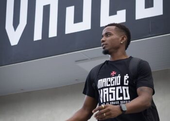 Confira as imagens da jornada do time do Vasco em Maceió.