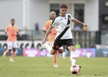 Vasco ainda não se manifestou sobre a oferta do Atlético-MG pelo lateral Paulo Ricardo.