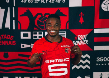 Andrés Gomez deseja continuar na Europa e Vasco enfrenta nova concorrência do Rayo Vallecano.