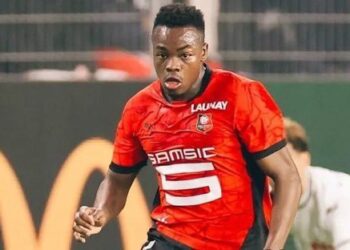 Rennes se mostra aberto a ceder Andrés Gómez por empréstimo, porém com cláusula de compra obrigatória.