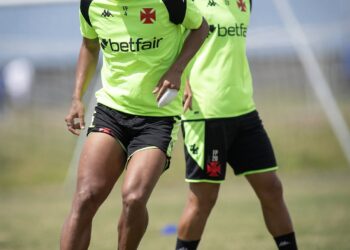 Confira imagens do treino do Vasco nesta sexta-feira no CT Moacyr Barbosa.