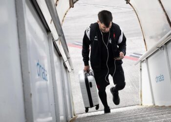 Confira imagens da viagem da equipe do Vasco rumo a São Paulo.