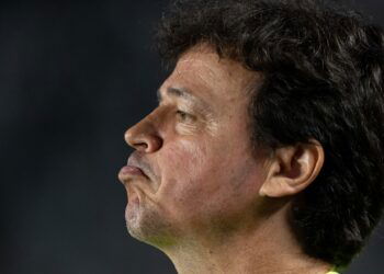 Com sete partidas sem vitória, Fernando Diniz está prestes a igualar marca negativa em sua trajetória profissional.