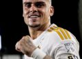 Gabriel Pec alcança a marca de 29 gols wearing the LA Galaxy jersey.
