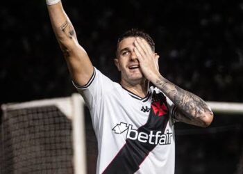 Vegetti se destaca como o 3º maior goleador do Vasco no século XXI; confira a lista.
