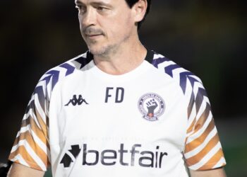 Fernando Diniz apresenta média de mais de um gol levado por partida no Vasco.