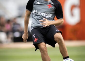 Vasco compartilha imagens do treinamento realizado nesta terça-feira; confira