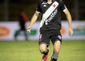 Girona demonstra interesse em Lucas Piton