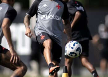 Vasco compartilha imagens do treinamento desta quarta-feira no CT Moacyr Barbosa; confira.