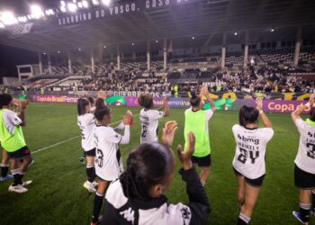 Vasco expressa gratidão pelo carinho e apoio da torcida na partida contra o São Paulo feminino.
