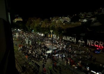Fãs começam a se reunir ao redor de São Januário; acompanhe a imagem.