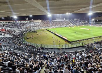 Confira imagens de São Januário e arredores antes do confronto entre Vasco e CSA.