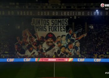 Admire o mosaico tridimensional do Vasco em São Januário.