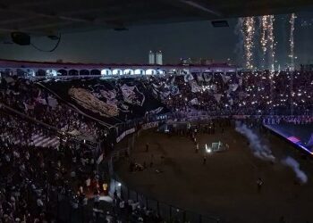Confira o vídeo da celebração da torcida vascaína em São Januário antes da partida contra o CSA.