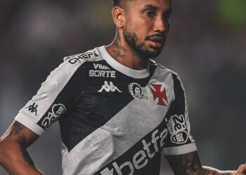 Jair se destacou como o único atleta a completar 100 ou mais passes na partida Vasco 3 x 1 CSA.