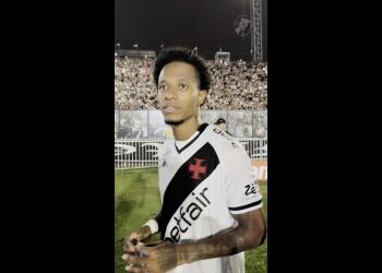 Tchê Tchê celebra seu gol contra o CSA; assista ao vídeo
