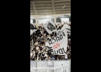Vasco compartilha vídeo da fiel torcida em São Januário diante do CSA; assista
