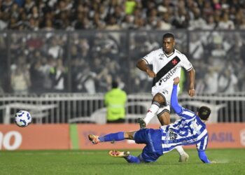 Rayan: ‘Sempre que estou jogando ao lado do Diniz, ele não sai do meu encalço’