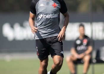 Acordo de Barros aparece no BID e volante está apto para retornar ao Vasco.