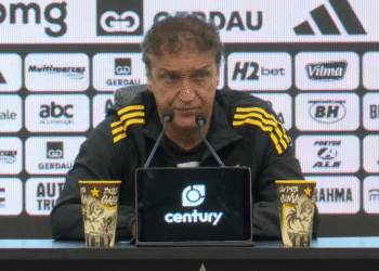 Treinador do Atlético-MG, Cuca reconhece a possibilidade de utilizar atletas reservas no confronto contra o Vasco.