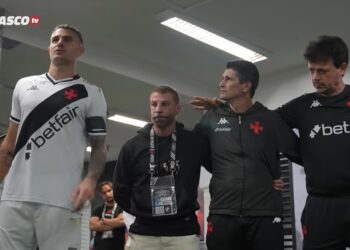Durante a convocação pré-jogo contra o CSA, Vegetti solicitou aos jogadores que ‘dessem tudo’ por Diniz e Pedrinho.
