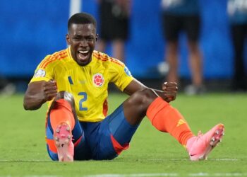 Descubra o defensor colombiano Carlos Cuesta, cotado para o Vasco