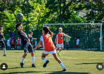 Filha de Philippe Coutinho realiza drible em oponente em amistoso; confira imagens